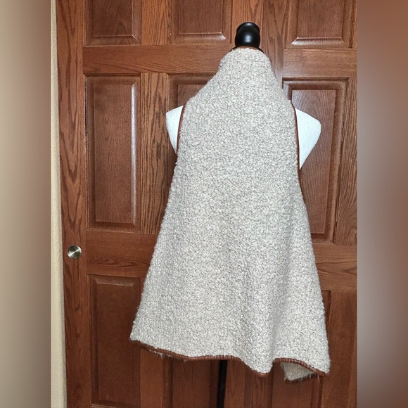 Soft Faux Fur Vest - Picture 5 of 7